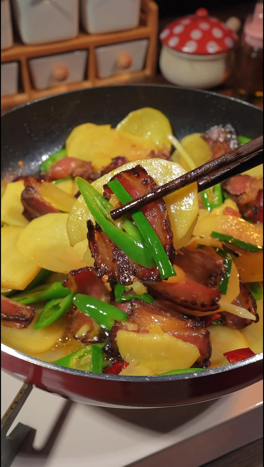 腊肉炒土豆片