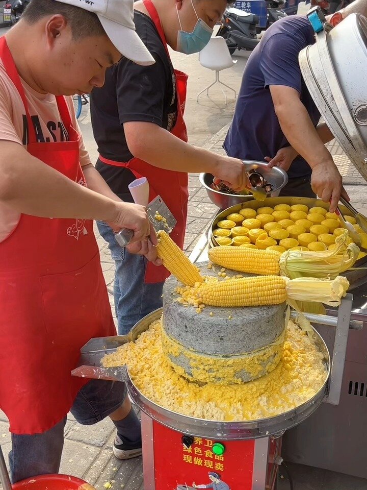 石磨现磨现做的玉米饼