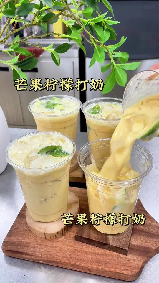 新鲜的芒果柠檬打奶!奶茶店新品强势来袭