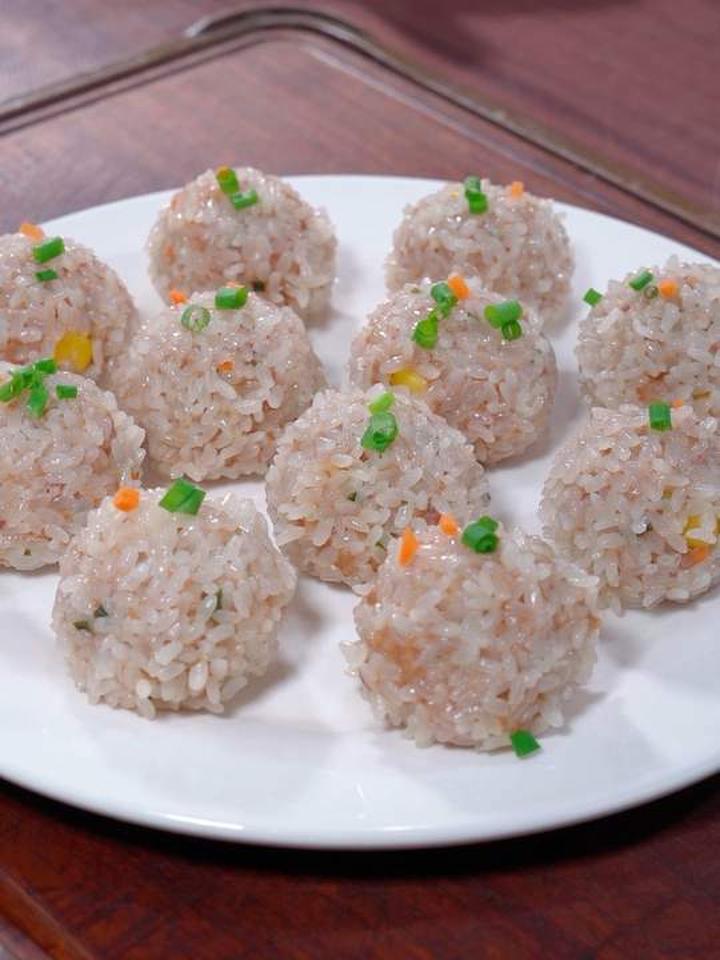 把大米放进肉馅里蒸一蒸,出锅就是老人孩子爱吃的经典美食