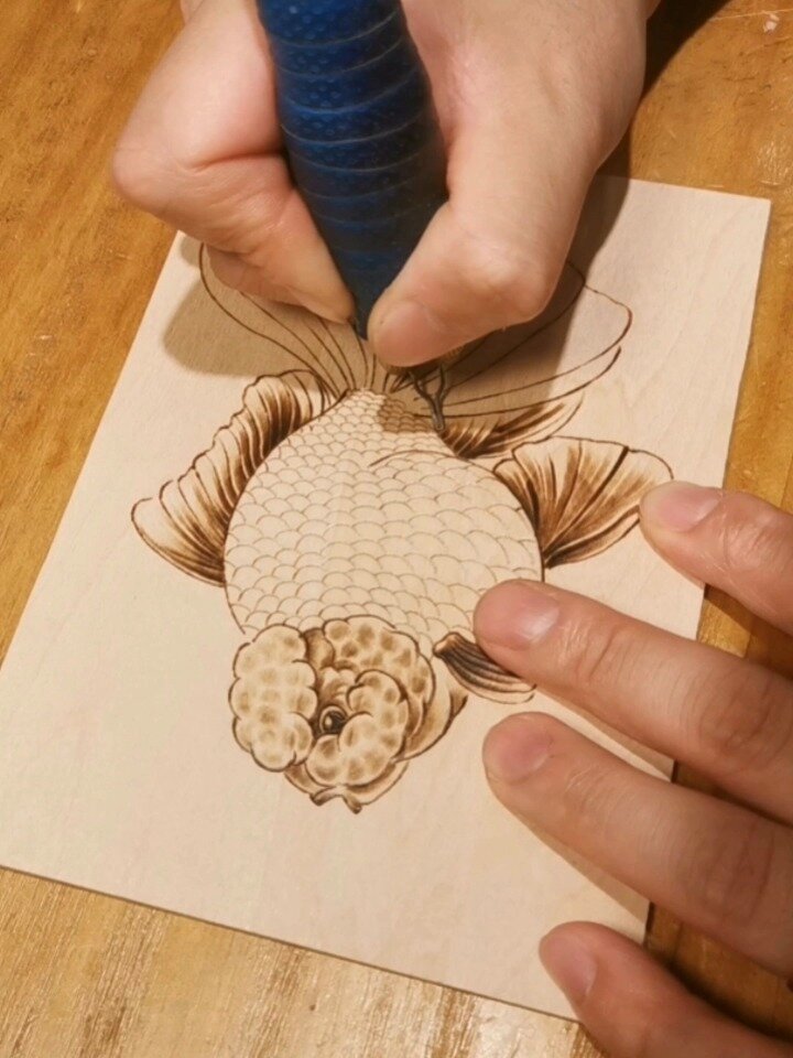 泰狮金鱼手工烙画手作非遗传承制作过程分享