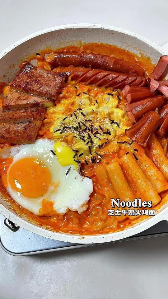 芝士牛奶火鸡面黏糊糊一口惊艳太好吃了