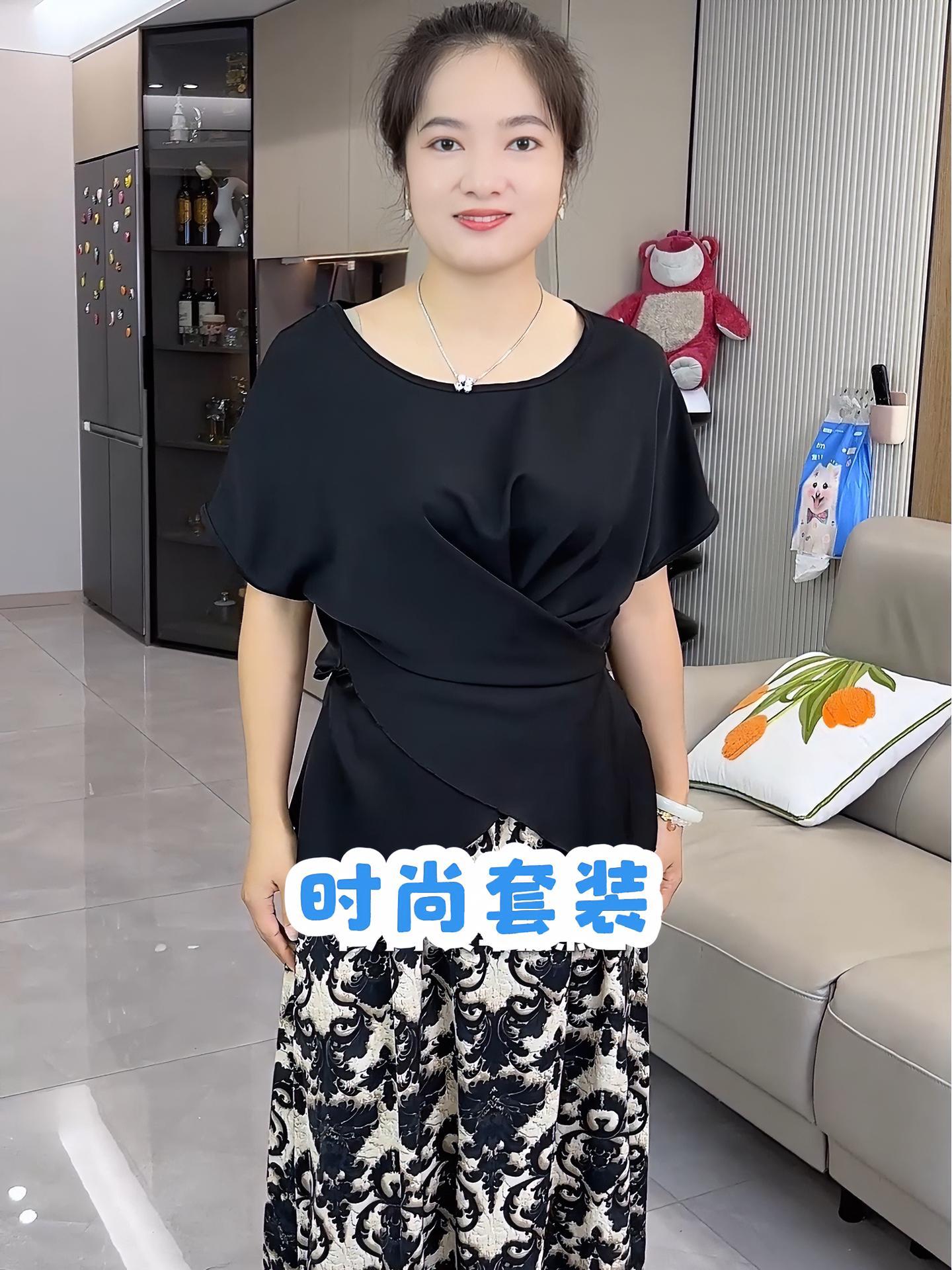 清仓啦!上衣加半裙才这个价!特别显瘦,款式简约大方~ 不挑年龄不挑身材