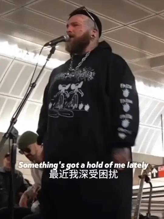 “这样的嗓音得配什么样的威士忌”