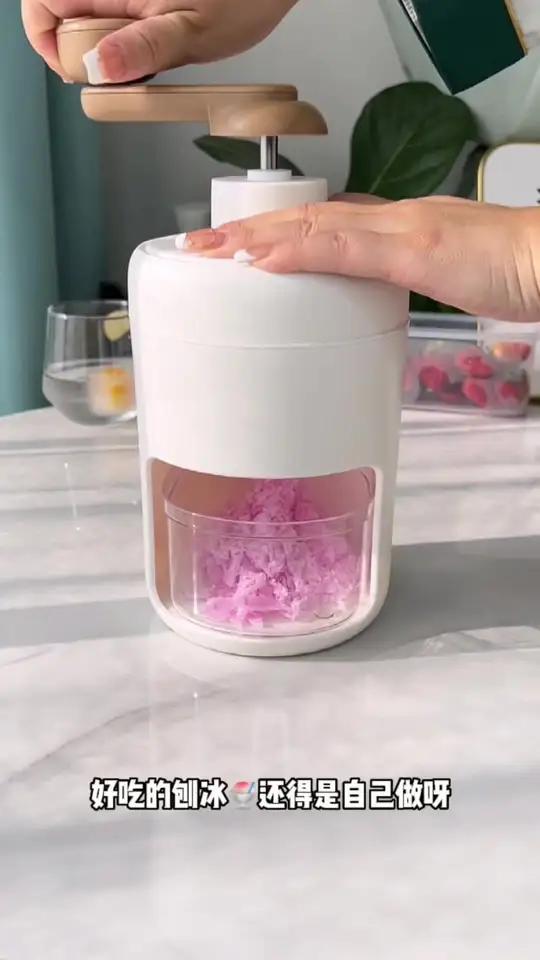 这个夏天有了这个手摇刨冰机，自己在家做个水果冰沙，冰粥真是太过瘾了