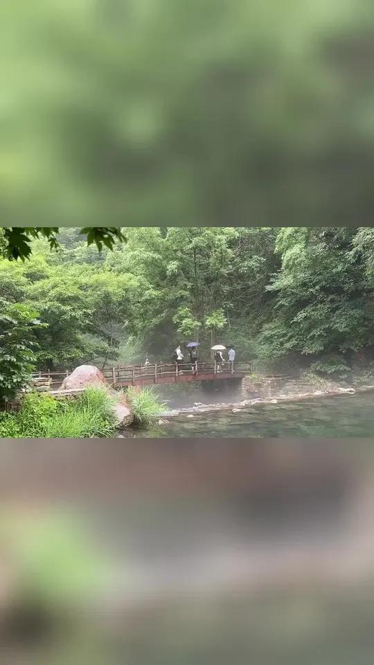 哇塞!棋盘街有温泉宝藏民宿一方心宿。两室一厅原价979元现299元。泡汤不排队,小院私密,