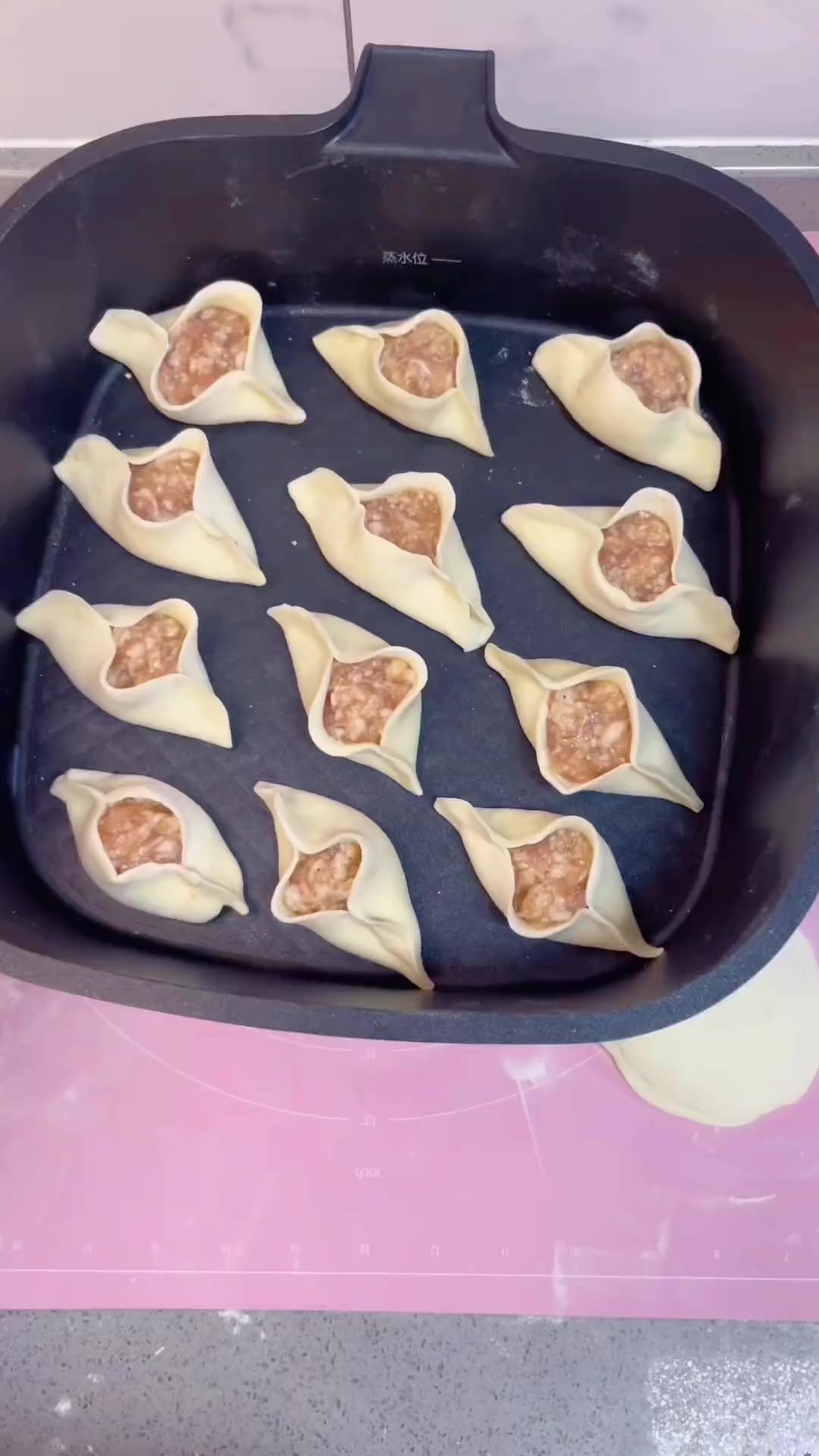 早餐不知道吃什么 你们可以试试这个元宝锅贴饺