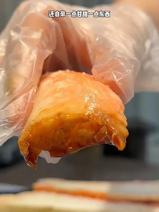 大口吃蟹肉的感觉真的太爽了,这款海朴俄罗斯帝王蟹腿肉就能满足你!750g盒装的熟冻蟹腿肉,