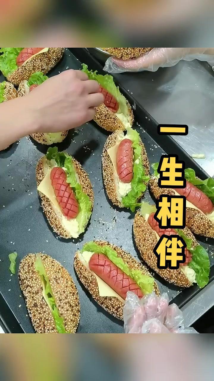抖音美食推荐官 这个 面包 的名字叫一生相伴 美食