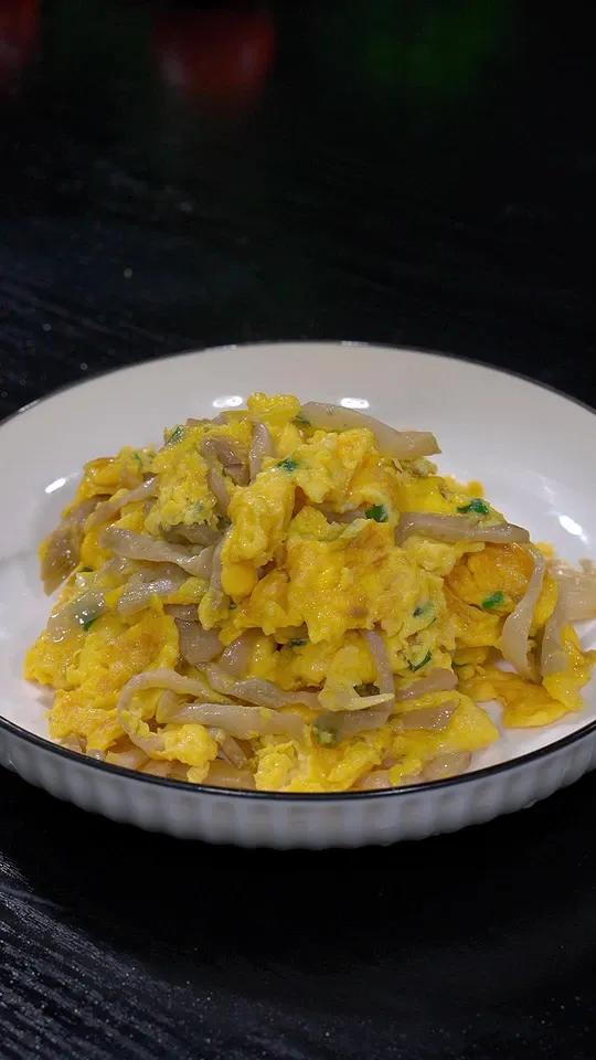 平常大鱼大肉吃腻了,你就做这个榨菜炒鸡蛋,滑嫩下饭又好吃