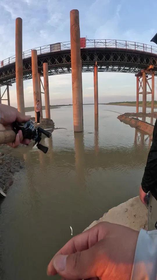 学会这一招,能让你从众多龟佬中脱颖而出,相信我!第一视角 黑曼巴狐月刀 路亚鳜鱼 Blac