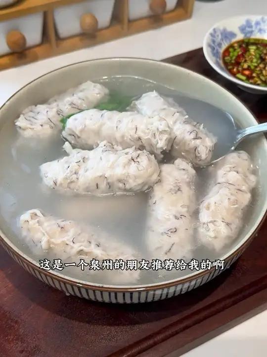 泉州非遗美食芋头发菜拳头母,肉质Q弹有嚼劲,咬下去一口爆汁,没吃过的赶紧试试吧。#泉州美食