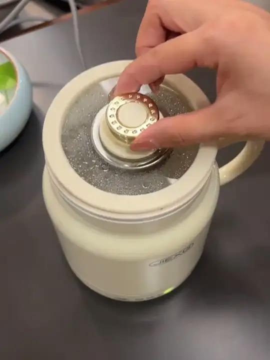 烧水煮茶热牛奶炖甜品,这个多功能 电炖杯,真的就没闲过,上班出差我都会带着用,太方便了