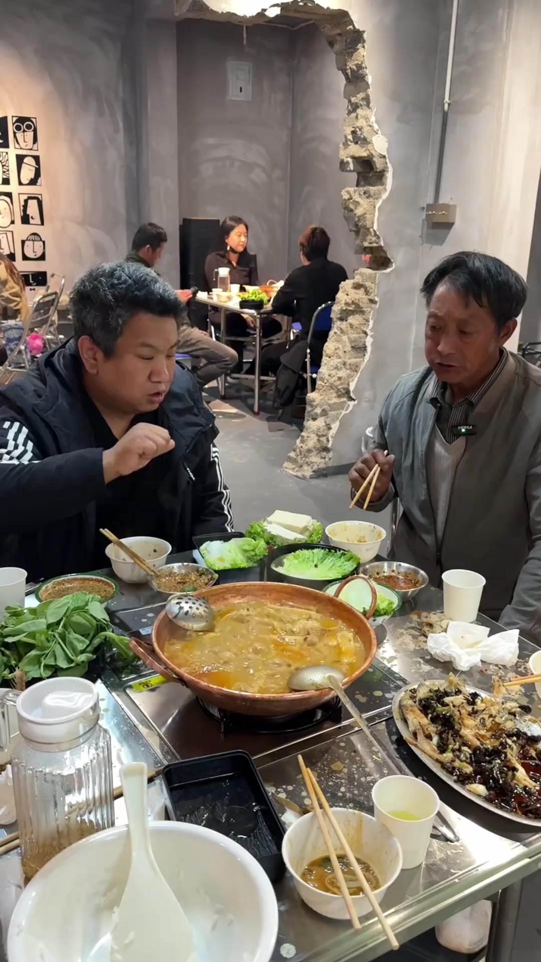 今天来吃个臭豆腐火锅来看看