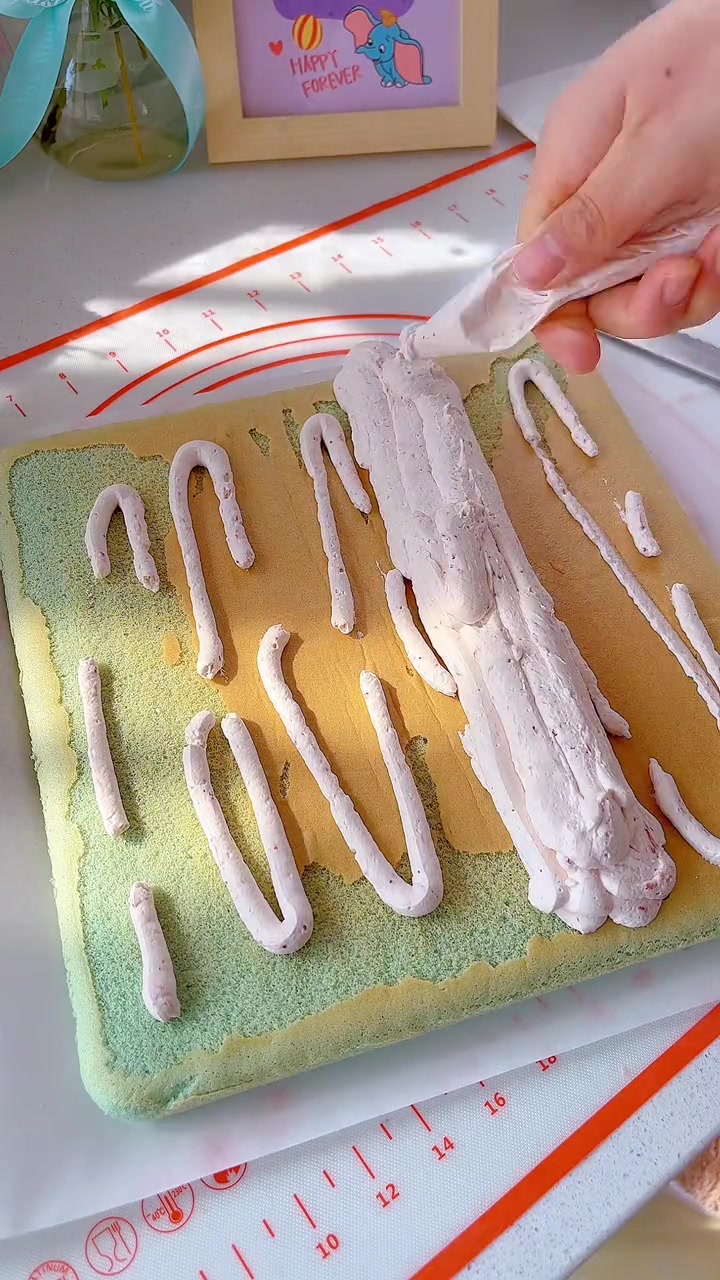 高级感 清新蝶豆花蛋糕卷