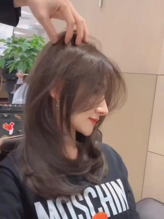 层次感锁骨发.辛芷蕾同款发型减龄又高级|发型 锁骨发 发型女 发型女中长 中长发发型 圆脸