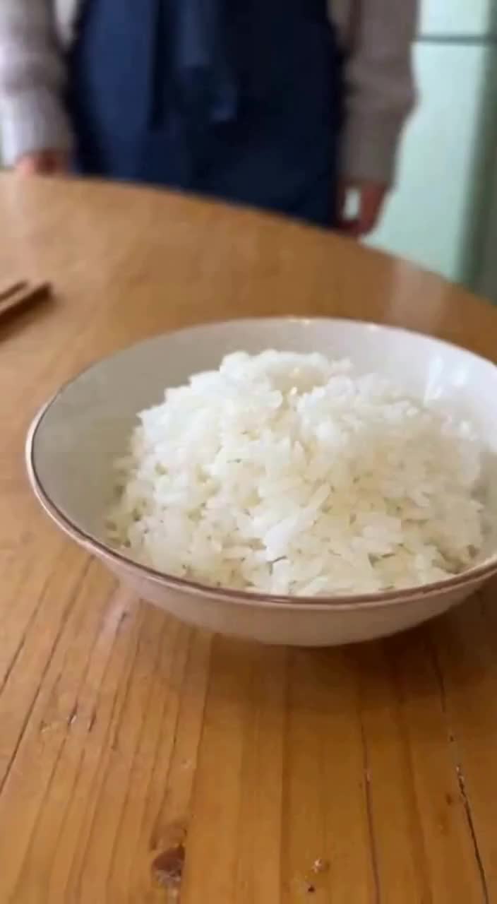 刚蒸好的米饭,暖到心坎里~