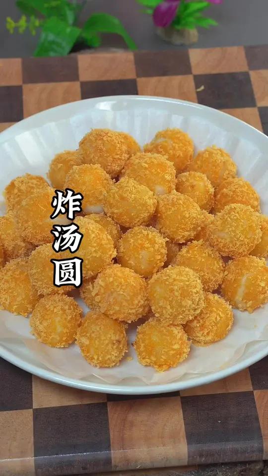 鸡蛋液林入到汤圆的做出来就是元宵节,餐桌上必不可少的一道甜品