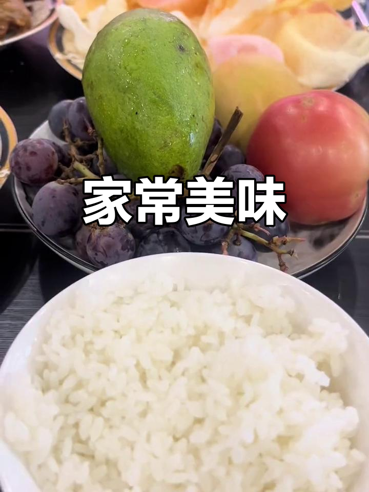 娘仨的午餐,牛肉莲藕炒香,紫包菜韭菜凉拌