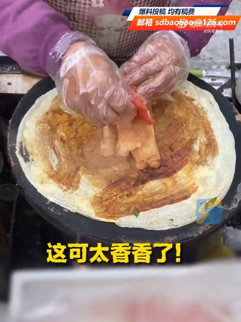 好客山东XIN体验「山东6元煎饼果子满满当当」山东煎饼果子随山东人了 在山东淄博,鸡蛋、油