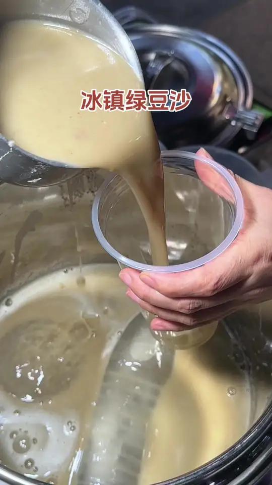 冰镇绿豆沙 街头偶遇五元一杯的冰镇绿豆沙