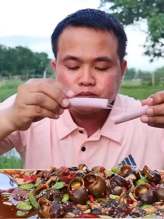 辣凉拌小田螺臭豆水嫩荷叶杆 今日热门吃货内容启发搜索泰国大叔泰国美食泰国生活