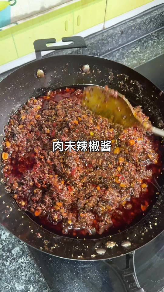在家炒肉末辣椒酱寄给女儿拌饭拌面超香