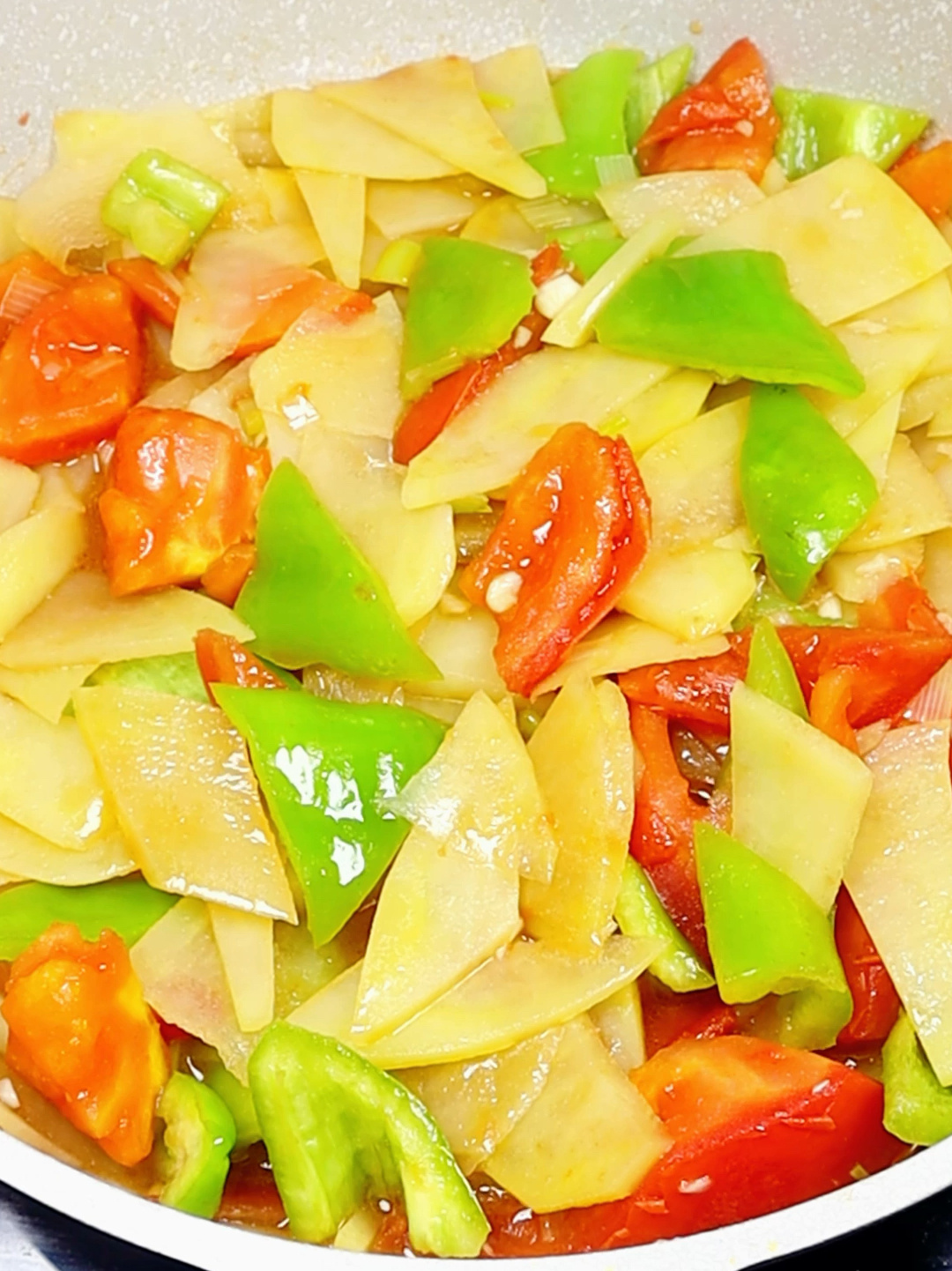 西红柿炒土豆片 制作简单 非常好吃下饭