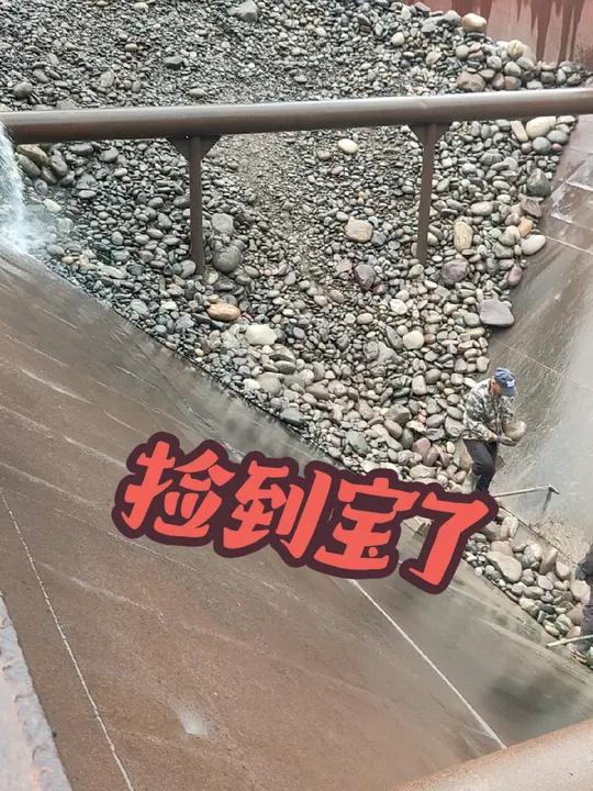 卸鹅卵石全过程结尾版(上集) 创作灵感 船舶卸货减压视频 小陈开船 原创作品 我要上热门