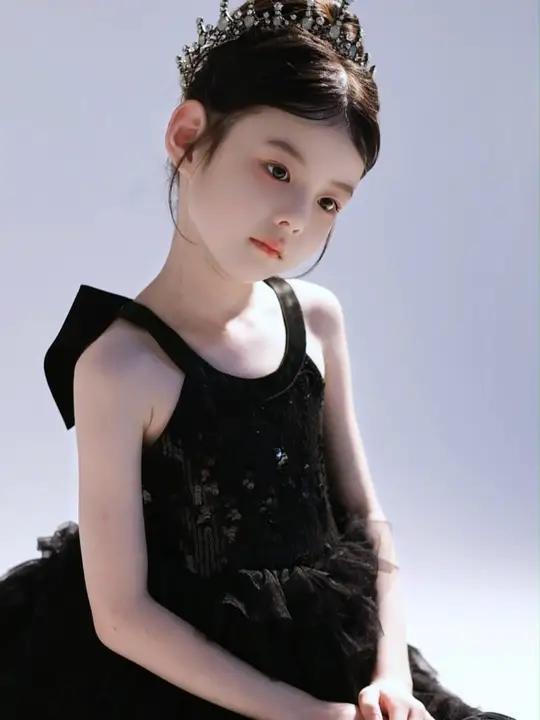 风靡全球的黑天鹅公主裙,穿上它,秒变小女王!