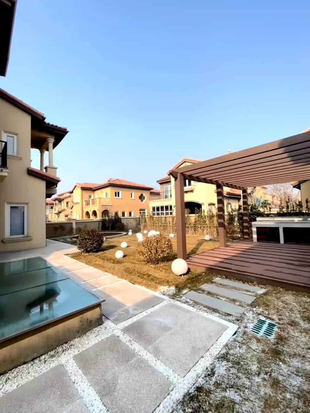 浅山湖畔 私汤独栋 托斯卡纳风格独栋别墅 房本面积400平米 实用面积约700平 花园面积