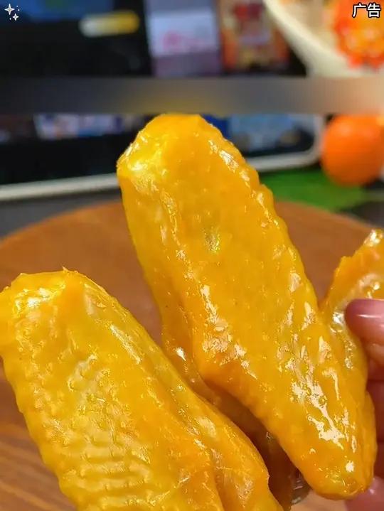 今年过年聚会下酒就用这个广东特产盐焗鸡翅,肉质紧实超级好吃