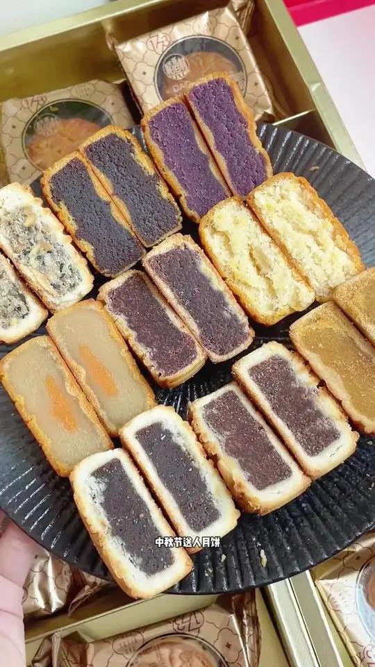 中秋节高低得整两盒 稻香村月饼礼盒就需要买这种大牌子,现在这价格也太合适了,送礼太拿的出手