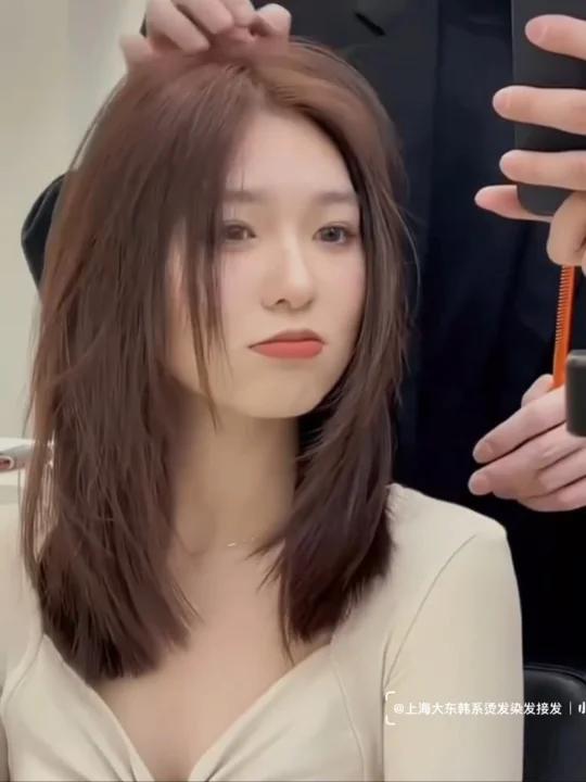 搭肩锁骨发 锁骨发 冬季女生中短发发型齐肩减龄显气质款 2023女生。中短发发型齐肩发型锁