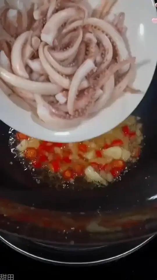 A回购率超高的鱿鱼须来了,精选品质 大小均匀,肉质紧实有弹性,嚼劲十足,在家就能做出饭店那