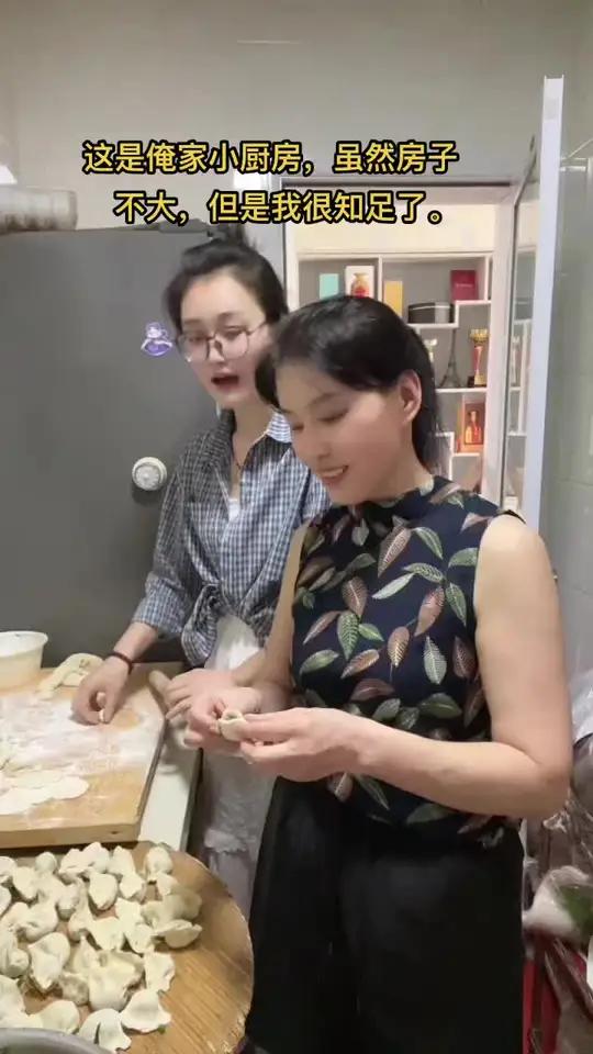 好久没吃饺子了,女儿说想吃饺子了,今中午包饺子吃,有吃的吗?