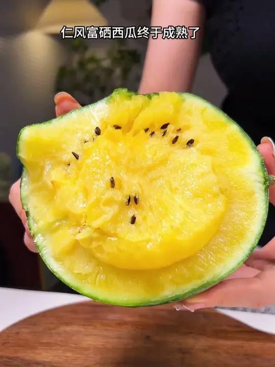山东头茬富硒西瓜,冰淇淋口感,巨脆巨甜皮超薄!一敲就破!新鲜应季水果冰淇淋西瓜黄心西瓜优质