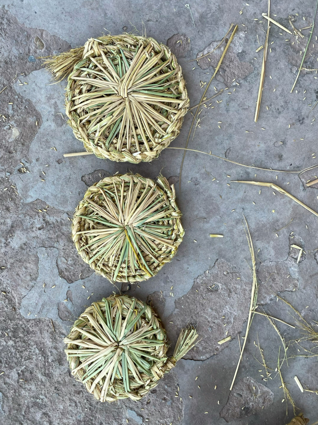 稻草丨跟着爷爷学编织坐垫