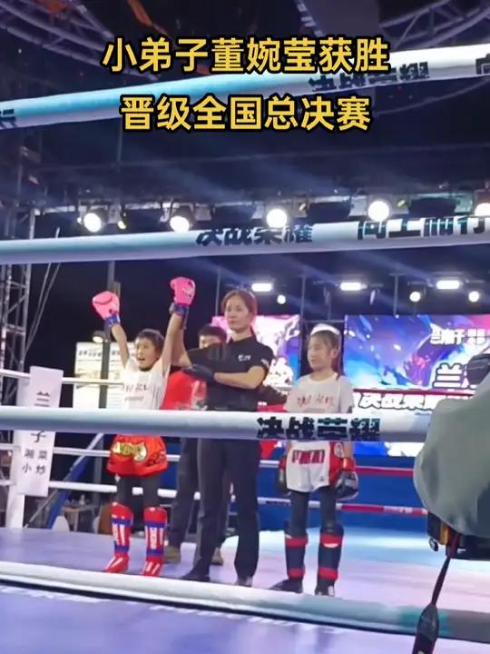 谁说侧踹腿没有用的,站出来!老派散打技术传递给弟子(董婉莹,女孩十岁),征战全国青少年自由