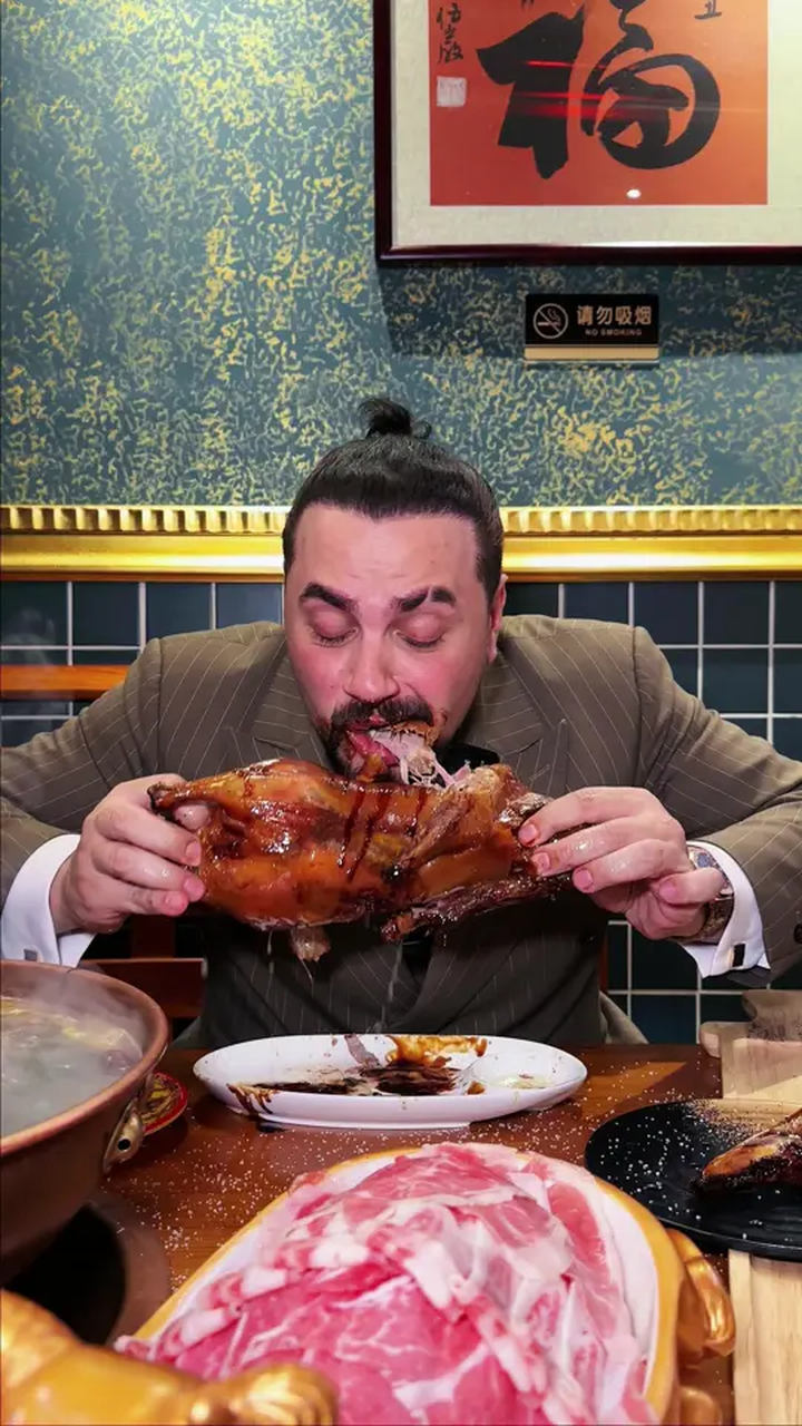 家人们北京烤鸭就得这么吃!不信你们试试!