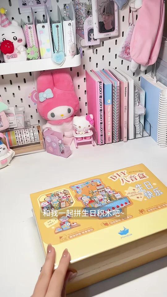 对着八音盒生日蛋糕许愿