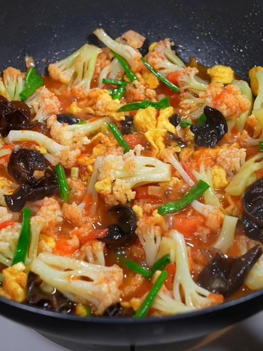 炒鸡下饭素炒花菜,汤汁拌饭孩子一次能吃两