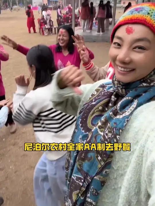 尼泊尔农村全家AA制去野餐，看看我们吃什么好东西