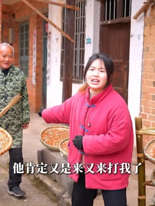 小鱼小虾炒辣椒,香辣过瘾好吃!