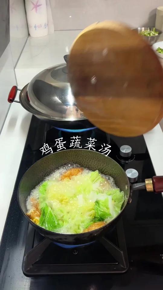 Vlog|今天吃鸡蛋蔬菜汤炒西葫芦腊香肠