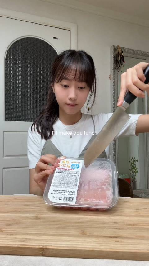 美食教程:在家制作炸鸡肉块配金枪鱼饭团,味觉的极致盛宴