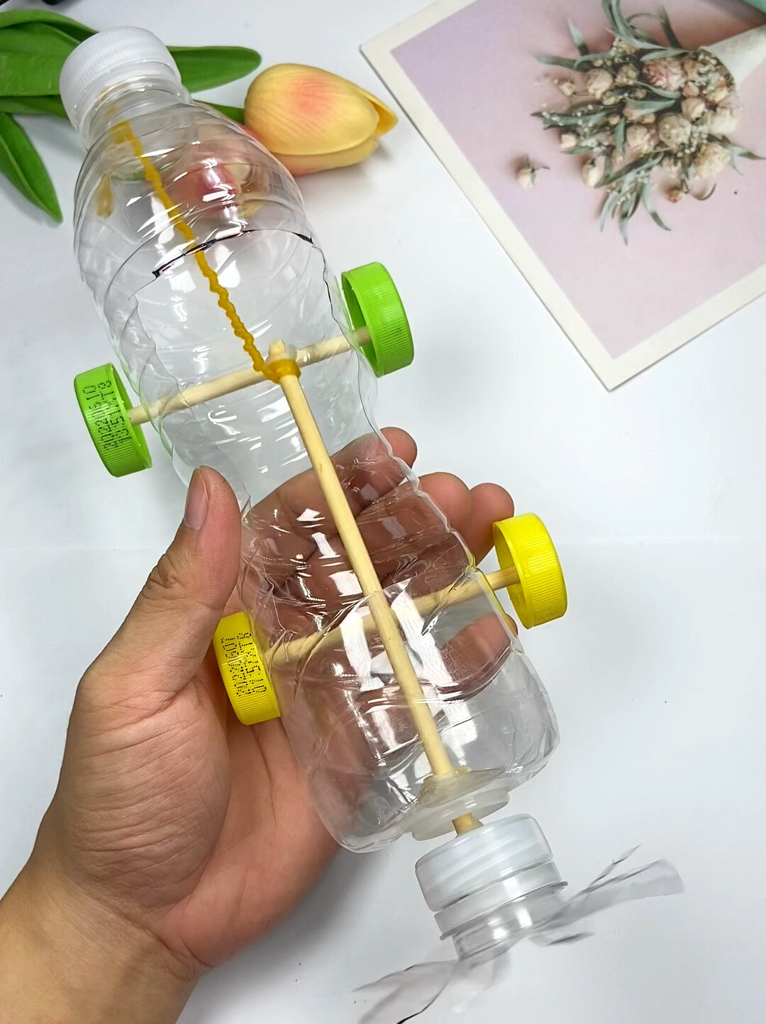 用矿泉水瓶做的动力小车一起来做一个吧