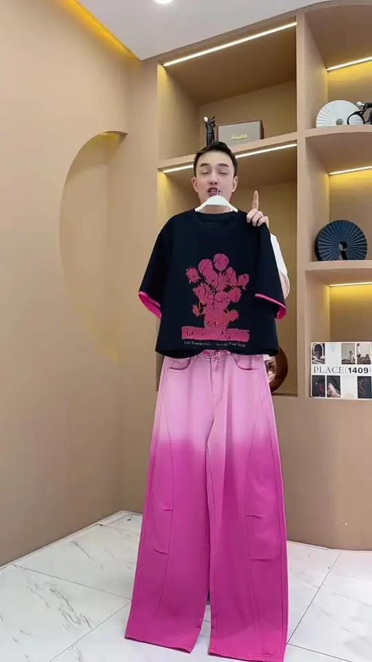 2025欧货夏季新品 黑色撞色亮色印花刺绣阔版短袖上衣 搭配粉色渐变扎染牛仔裤