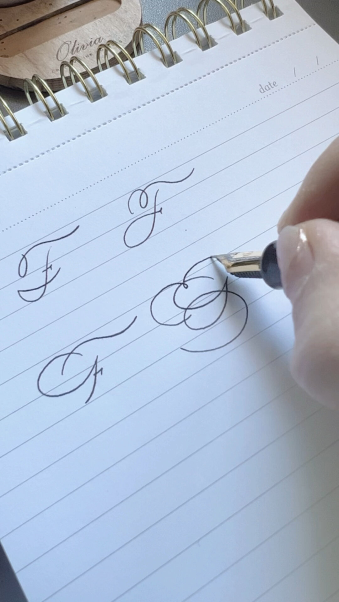 大写字母F的4种拉花写法