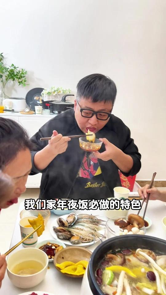 想年夜饭简单美味又有特色，那就是椰子鸡